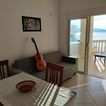 Apartment Taurasi White Sarande
